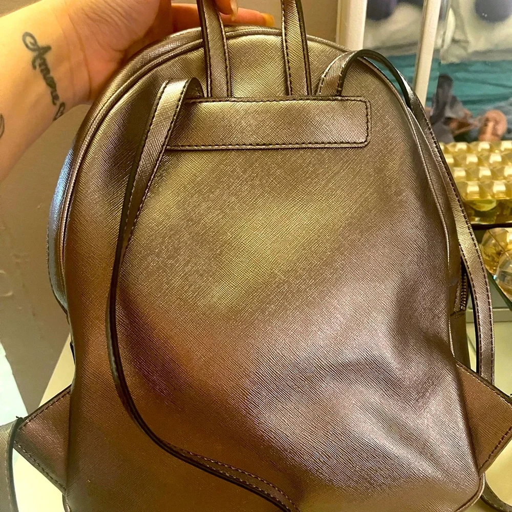 Backpack - Picture 2 of 4